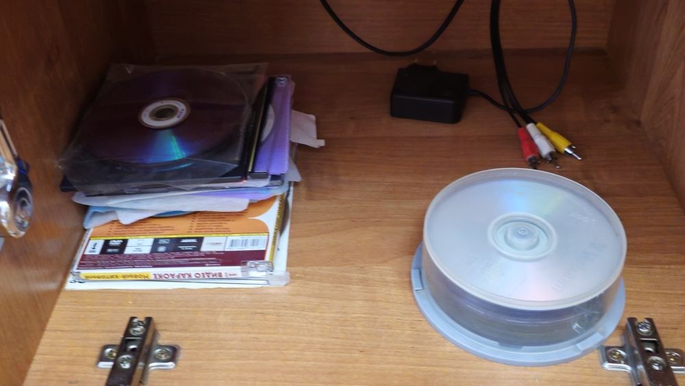 CD/DVD плеер, микрофон, диски
