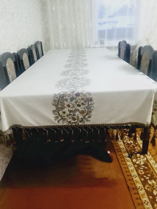 Продам стол без стульев