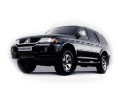 Стекла фар Mitsubishi montero