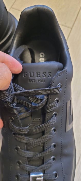 Продавам мъжки обувки Guess