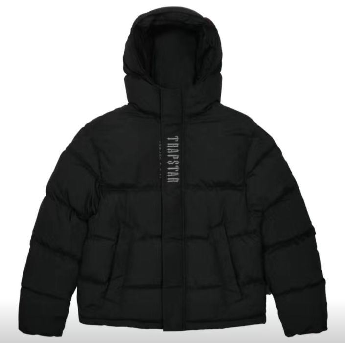 Продаю куртка TRAPSTAR в чёрном цвете.