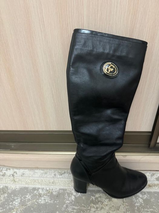 Продам женские сапоги