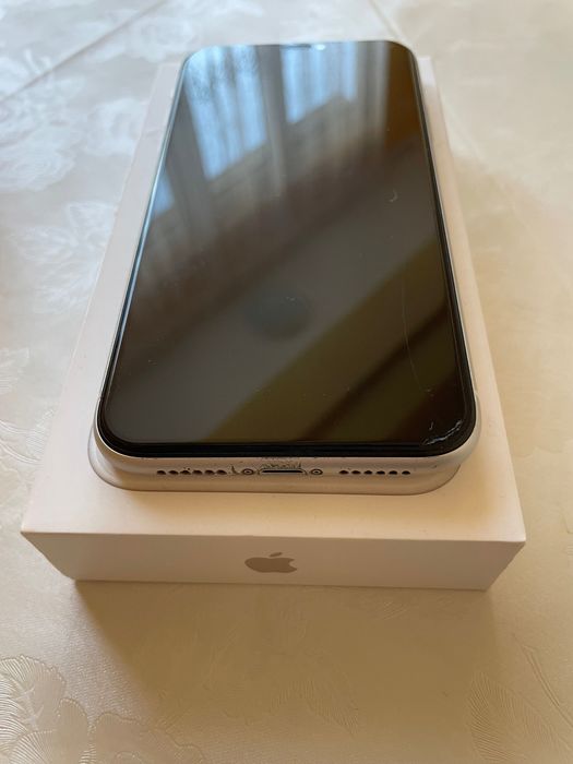 iPhone 11 цвят бял