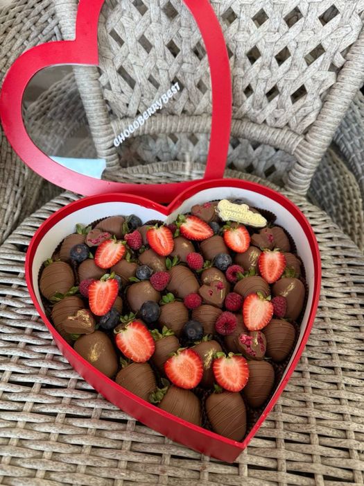 Подарок на Новый год Клубника в шоколаде
