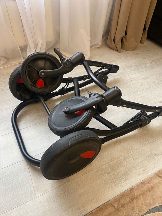 Коляска три в одном