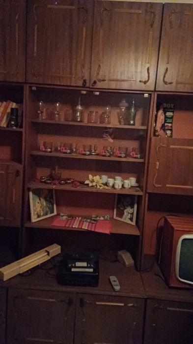 Продавам запазена стара секция със всичко на снимката!