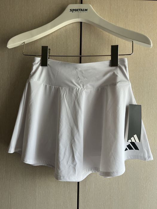 Тенис пола Adidas