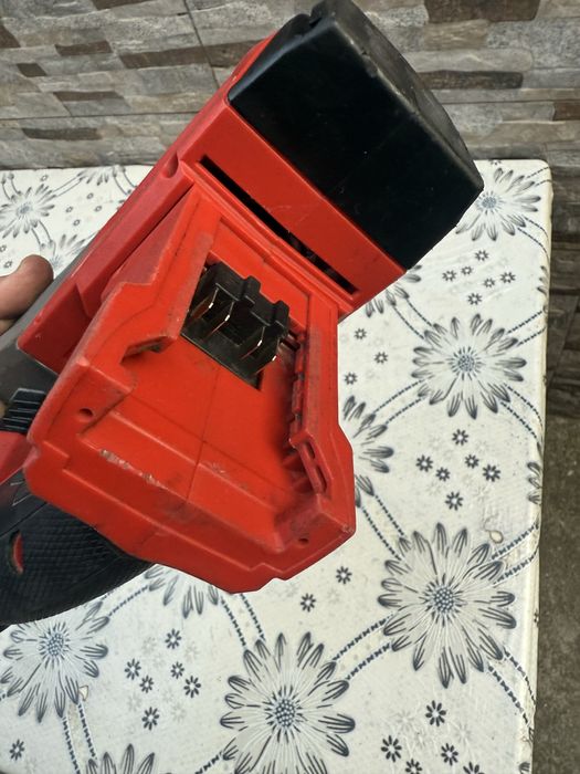 Акумулаторен безчетков перфоратор Milwaukee M18