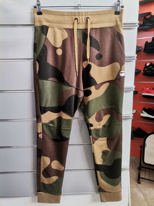 Оригинално долнище G-star Raw Tapered S  ново мъжко камуфлажно camo
