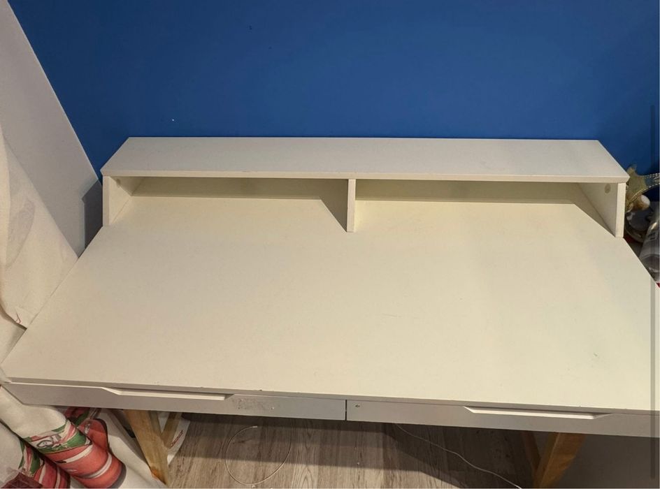 Masa de scris cu două  sertare