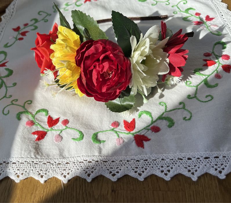 Диадема с цветя ,ръчна изработка.