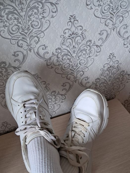 Кроссовки женские