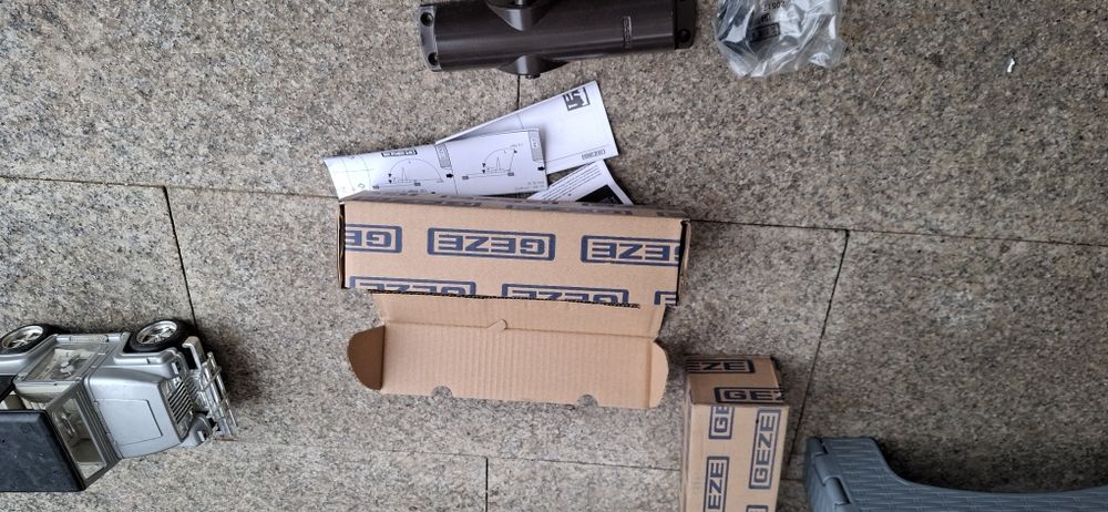 Vand amortizoare usa Geze