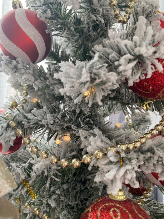 Коледна елха и аксесоари