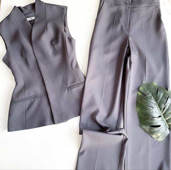 Продам женский костюм