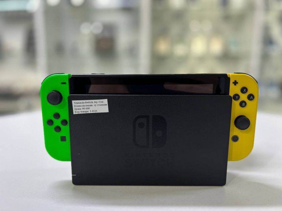 Nintendo Switch (V1) 2017  6.2 inch, LCD