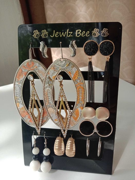 Серьги (бижутерия)