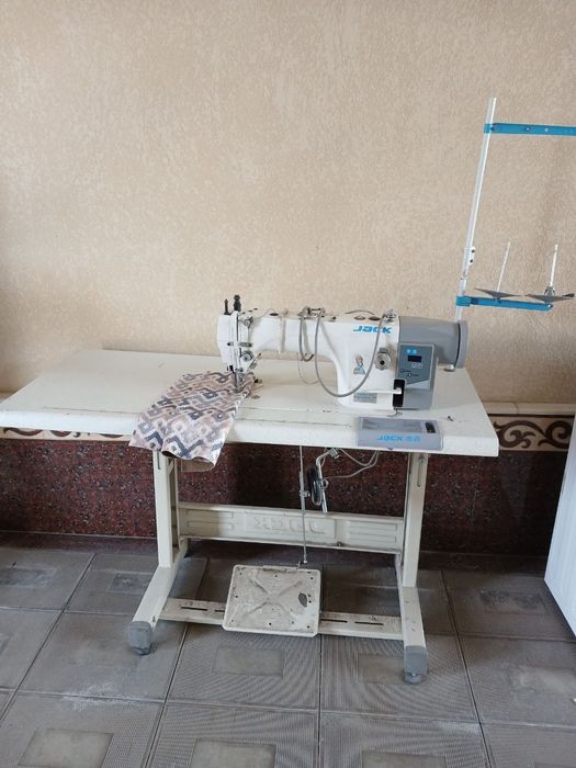 Ayollar uchun tikuv mashinasi