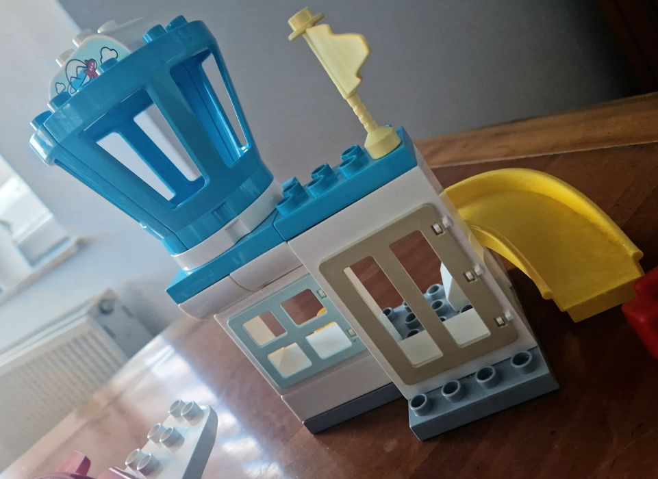 Lego Duplo Town - Avion si aeroport