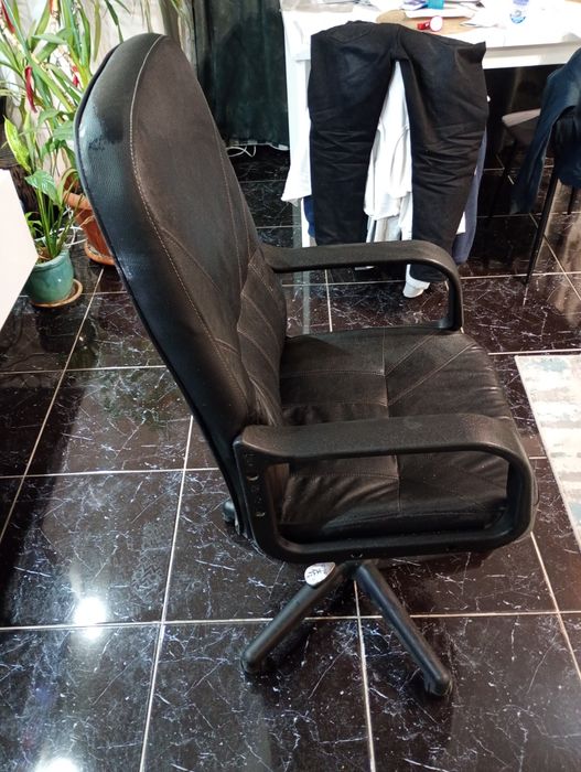 Scaun de birou ergonomic și confortabil, cu tapițerie din piele ecolog