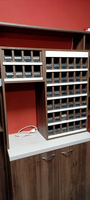 Продавам стелаж за цигари с ниша за кафе машина
