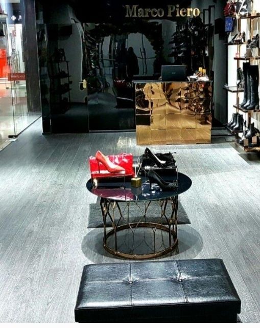 Стильный столик в офис, салон, для дома