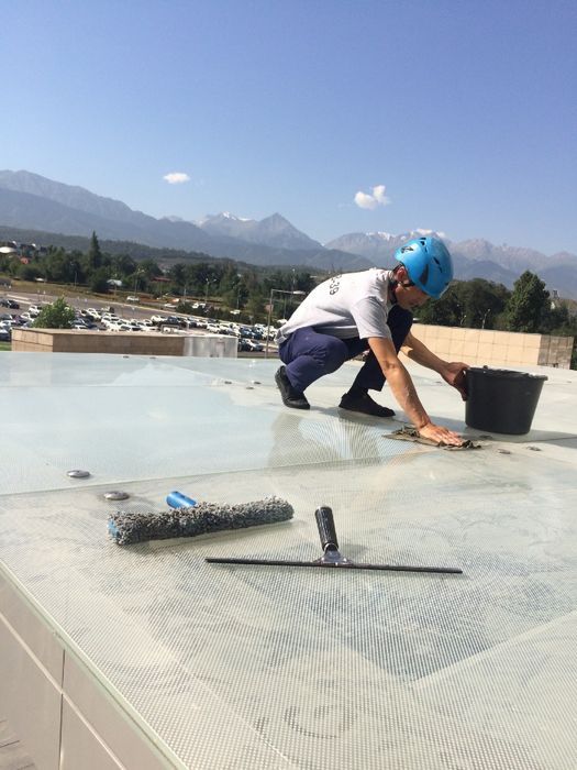 Bruschatka tozalash. Fasad yuvish. Mebel va gilam himchistkasi. Uborka