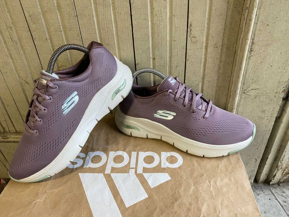 ''Skechers Arch Fit''оригинални маратонки 40 номер