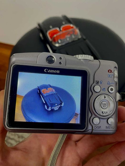 Vând aparat foto digital compact Canon PowerShot A710 IS, funcțional.