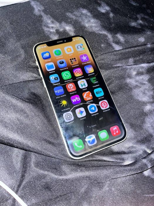 Продам IPhone 12 White 128гб.