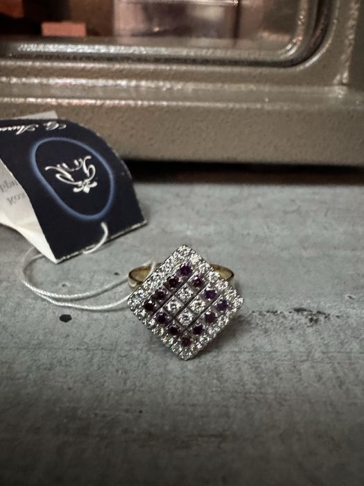 Кольцо с бриллиантами