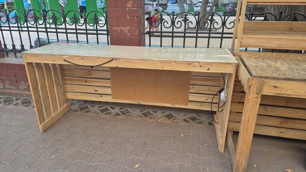 Продам Деревянные стеллажи