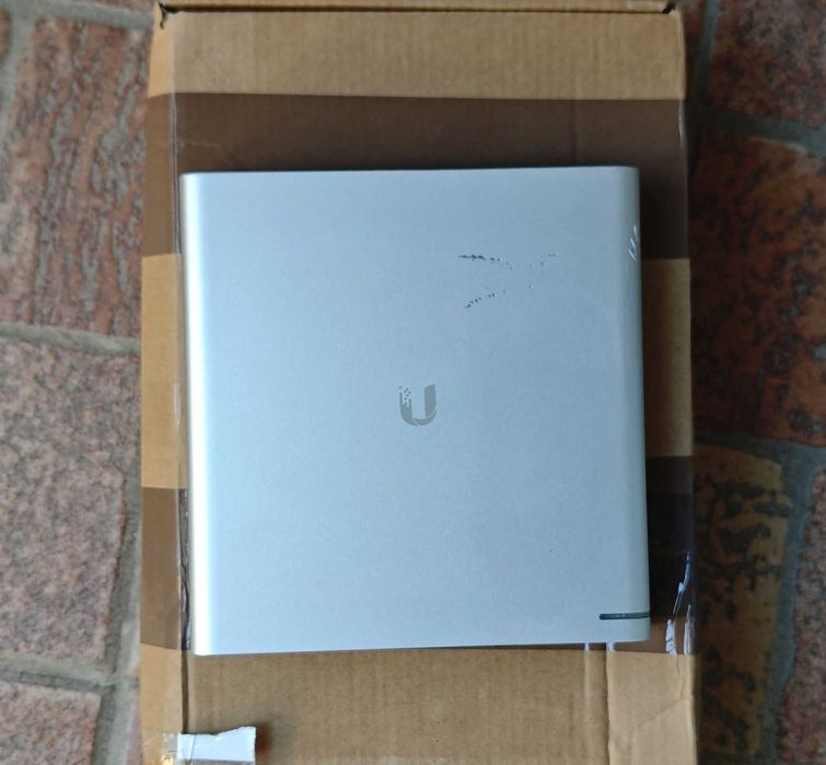 Мини компютър Ubiquiti UniFi Cloud Key Gen2+ (UCK-G2-PLUS)