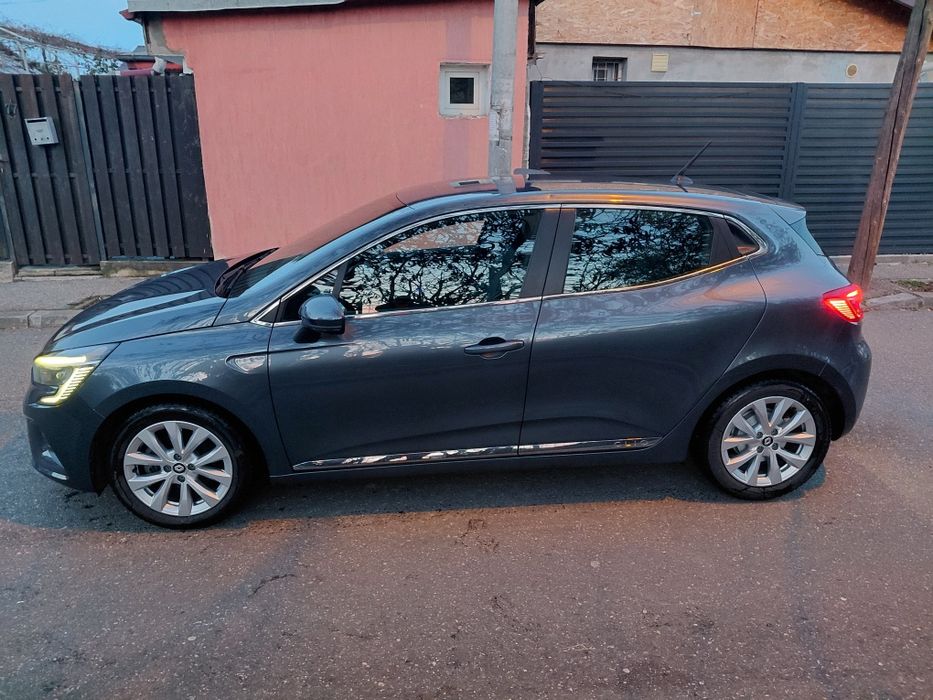 Renault Clio E-TECH hybrid, an 2021,Full Option.