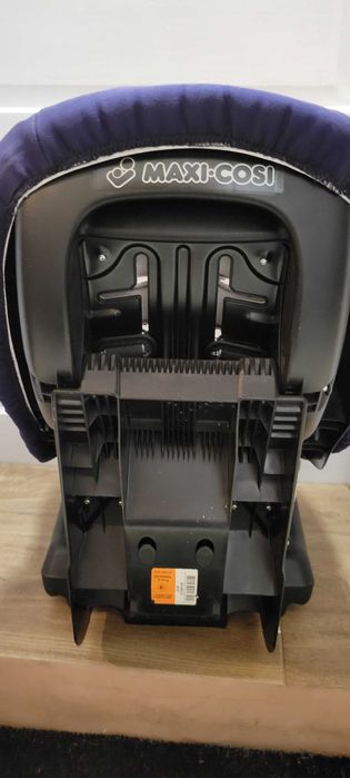 Продавам столче за кола Maxi cosi 9-18 кг