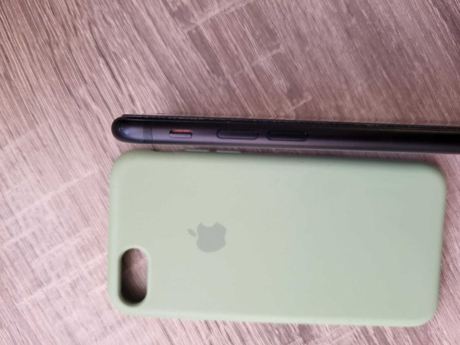 Iphone 7, черен, 32GB + зарядно, кейс и протектор