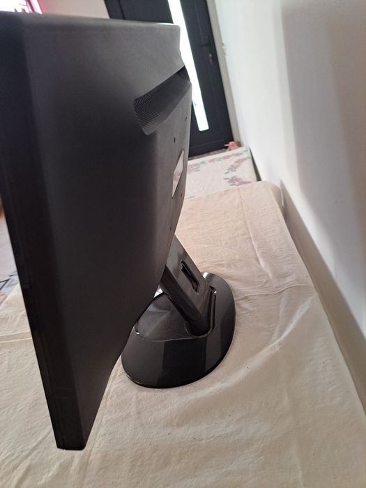 Vand monitor  BENQ,stare forte buna