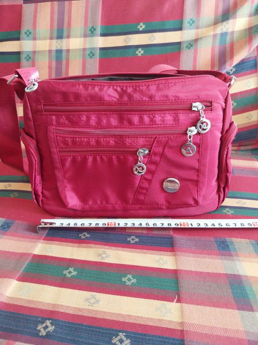 Червена дамска чанта за рамо