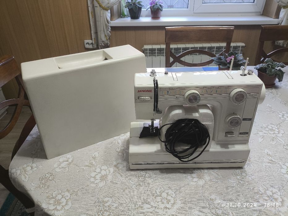 Продам швейную машинку