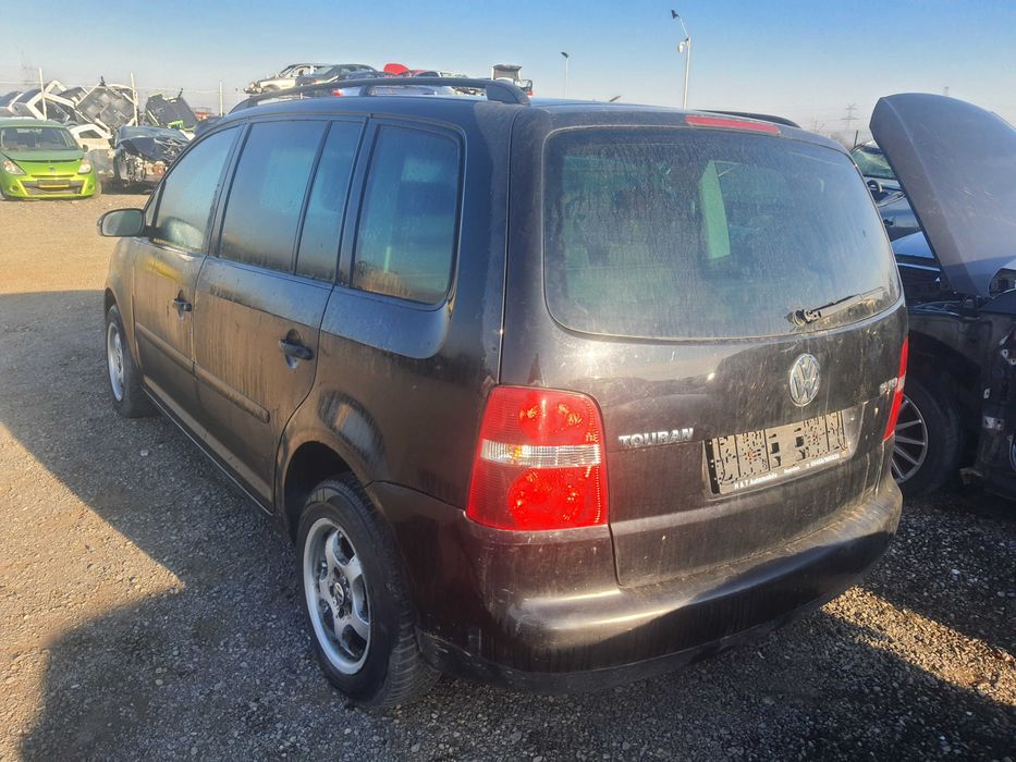 На части! VW Touran 1.6 FSI