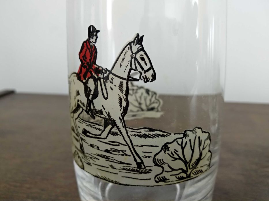 Стаканы, бокалы (5 штук).