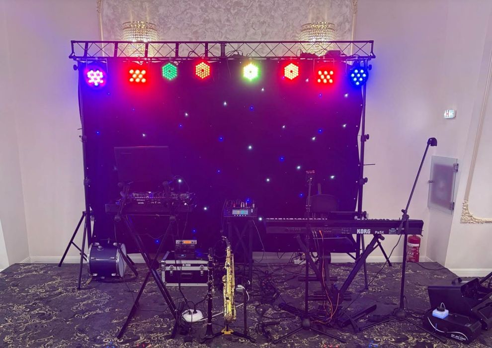 Dj,sonorizare,scena de lumina,muzica live