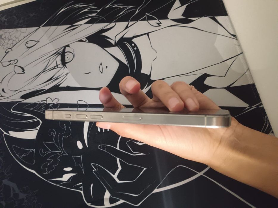 Продам iPhone 15 Pro Max Natural Titanium