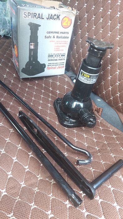 Новый домкрат продам