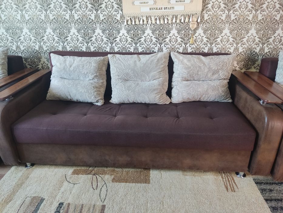 Продам диван с креслами