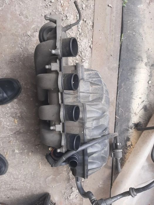 Впускной коллектор Passat B6