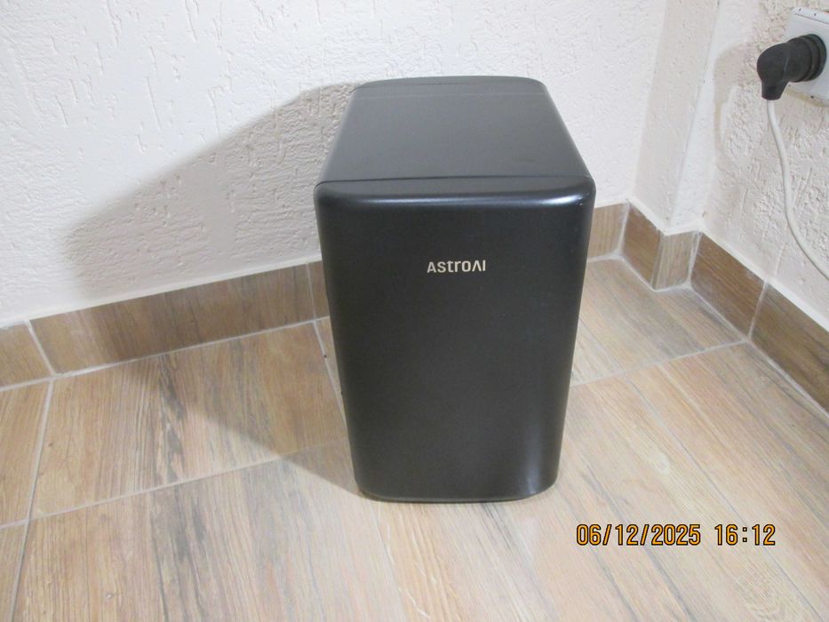 мини  хладилник -охладител/отоплител