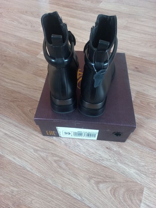 Продам сапоги новый