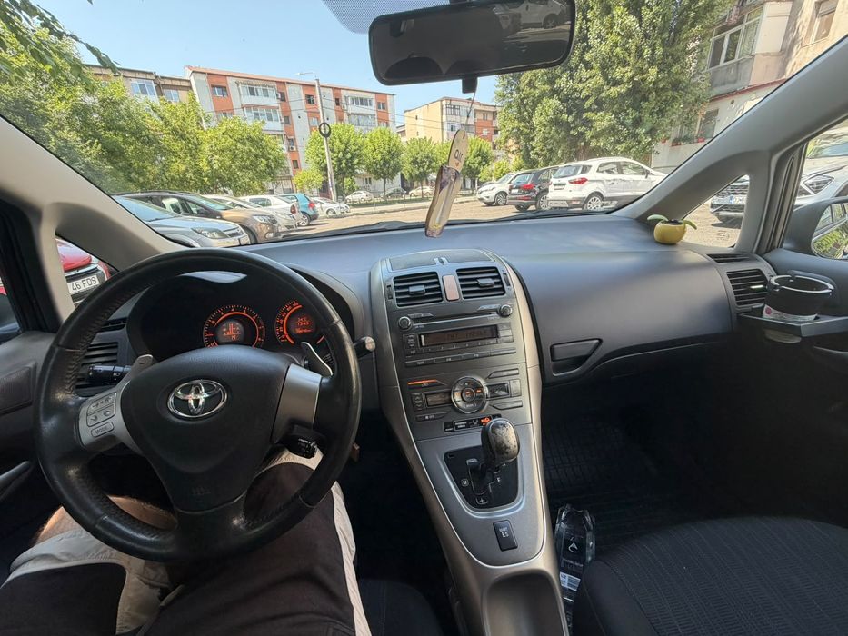 Vând Toyota Auris