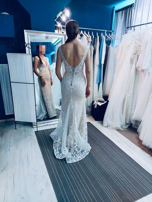 Vand rochie de mireasa!